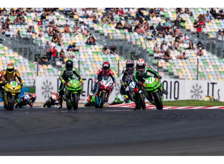 Deux victoires pour Kawasaki ruinent la lutte pour le titre
