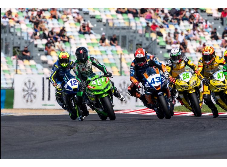 Deux victoires pour Kawasaki ruinent la lutte pour le titre