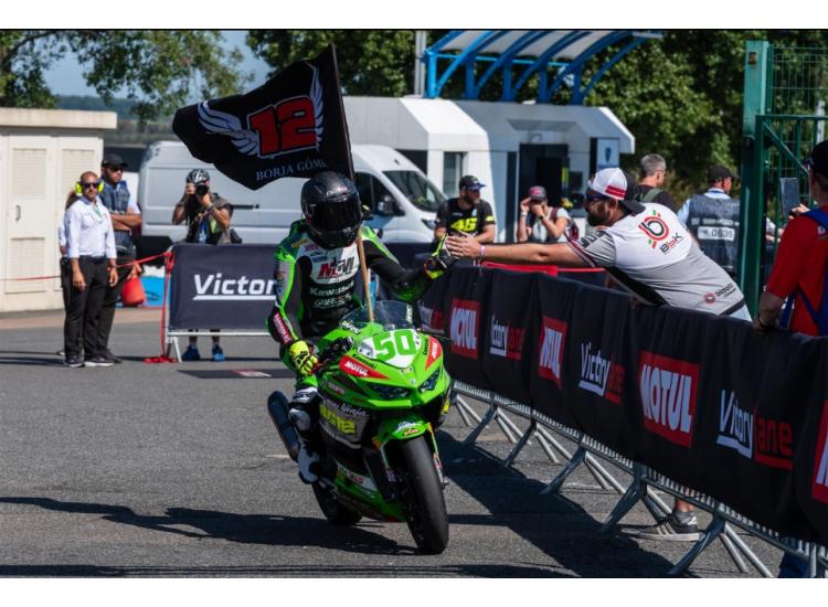 Deux victoires pour Kawasaki ruinent la lutte pour le titre