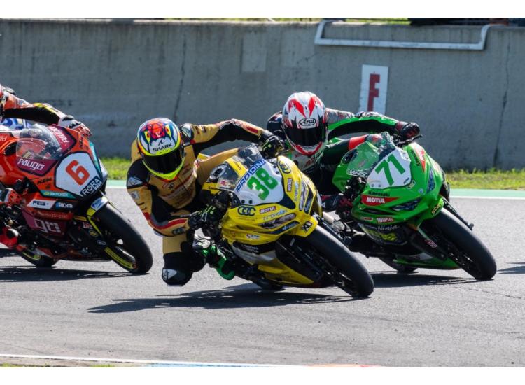 Deux victoires pour Kawasaki ruinent la lutte pour le titre