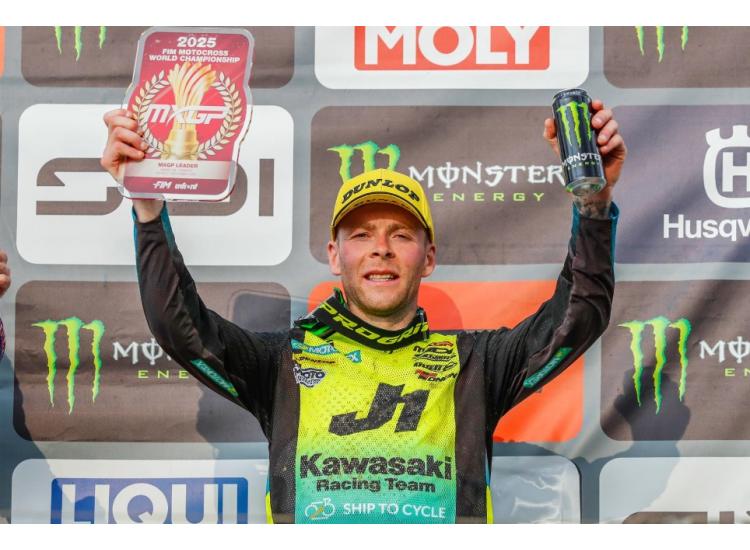 Romain Febvre défend la plaque rouge avec un podium