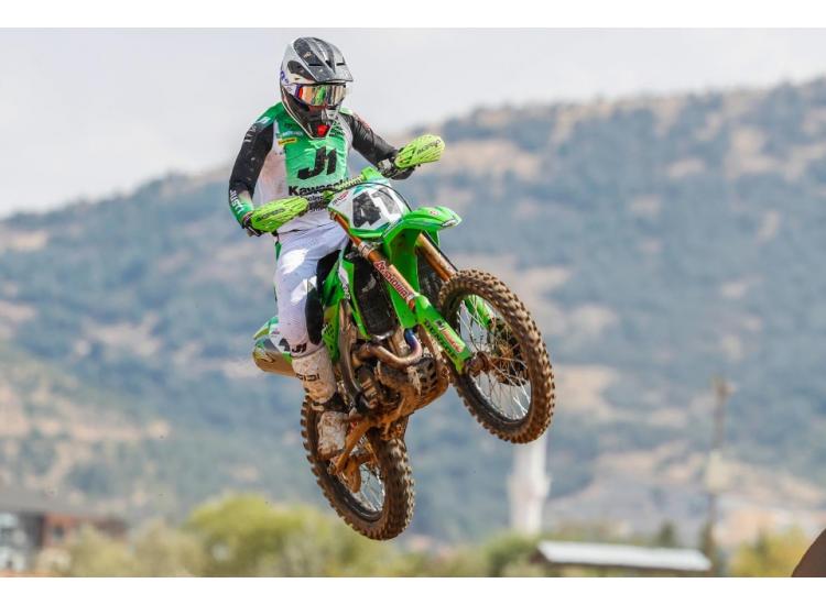Romain Febvre défend la plaque rouge avec un podium