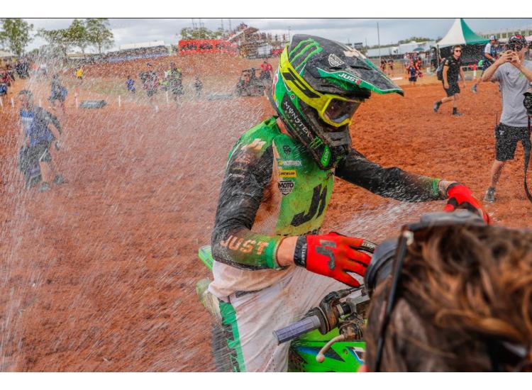 Romain Febvre et Kawasaki champions du monde MXGP 2025